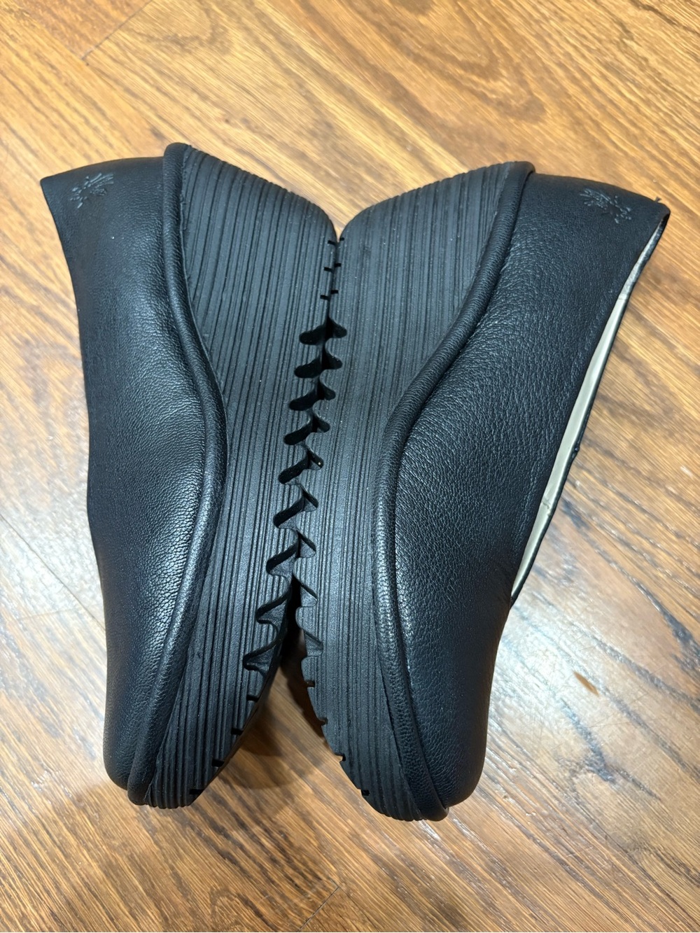 FLY London Black Leather Slip-On Flats Platform 35/5 - Picture 9 of 10